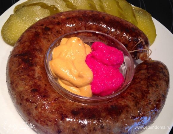 Перед подачей обжарить колбасу на среднем огне  с 2 сторон на растительном масле. Если колбасы получилось очень много, можно ее заморозить и подогревать по мере надобности.. Приятного аппетита!