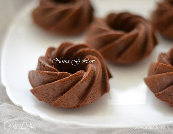 Маффины получаются не сухими,слегка влажноватыми внутри ,мега шоколадными,не приторными,в общем очень приятными на вкус.