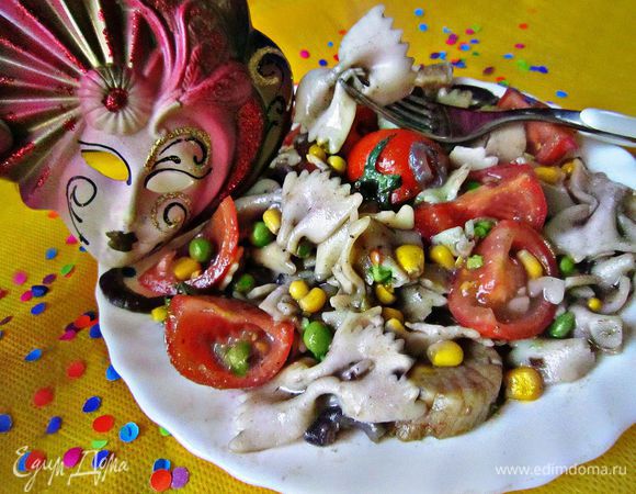 Приправляем солью, чёрным перцем, паприкой, добавляем 1 ст л бальзамического уксуса и аккуратно перемешиваем. Раскладываем по тарелкам. Buon appetito!

