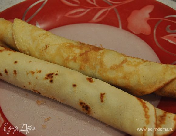 Свернуть блины рулетиком и поставить в холодильник минут на 15.