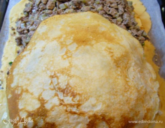 Затем – начинка из куриной печенки. Снова проложить блинами.