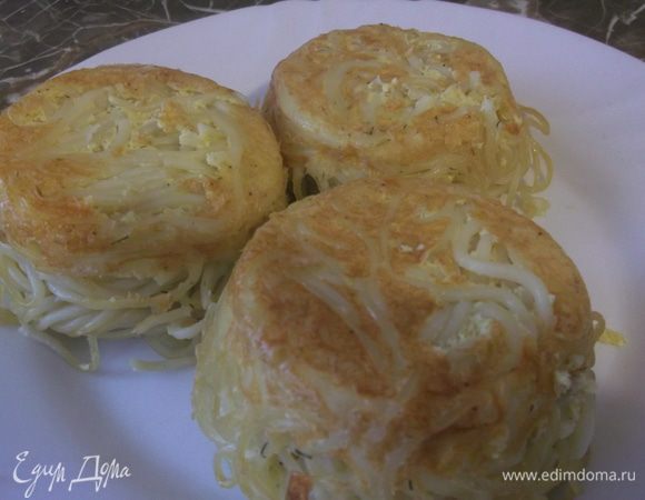 Ставим в разогретую на 180-190 гр. духовку минут на 15, пока не подрумянятся, переворачиваем на тарелку... готово!