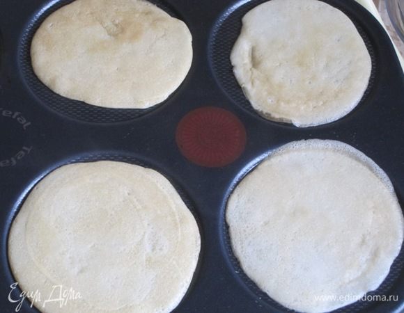 Я пеку блины на электроблиннице. Блины получаются размером 12 см.