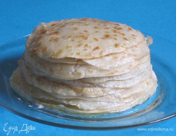 Каждый блин после выпечки смазать растопленным сливочным маслом.