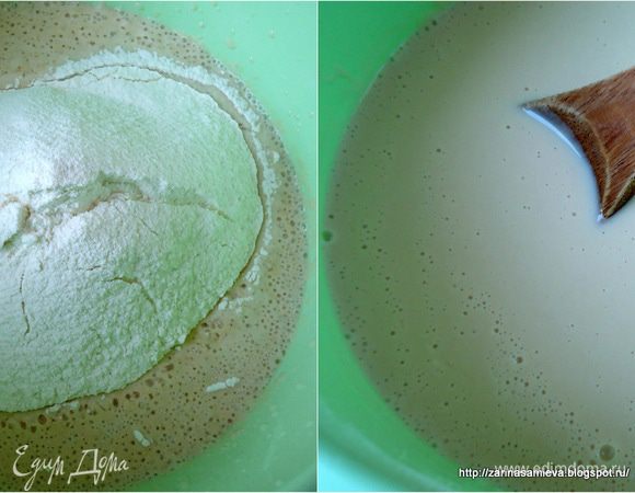 Муку просеять в чашу с жидкими ингредиентами, замесить  тесто, чтобы не было комочков. Я замешивала миксером. Тесто будет густым, поэтому его нужно разбавить теплой водой и  хорошо перемешать.
