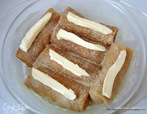 ... сверху присыпать сухарями и положить по кусочку масла. Держать налистники в разогретой духовке 20  минут до золотистой корочки. 
