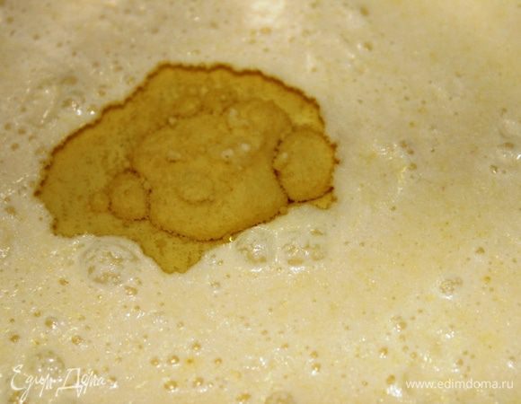 Добавить масло растительное и немного взбить. 