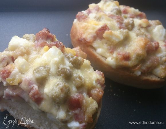 Нежная булочка с хрустящей корочкой и зарумяненная кремовая начинка, это просто невероятно вкусно!