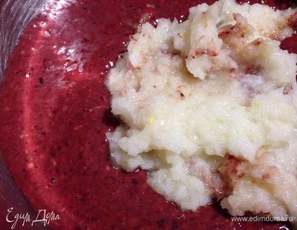 Соединить печень и лук. Перемешать.