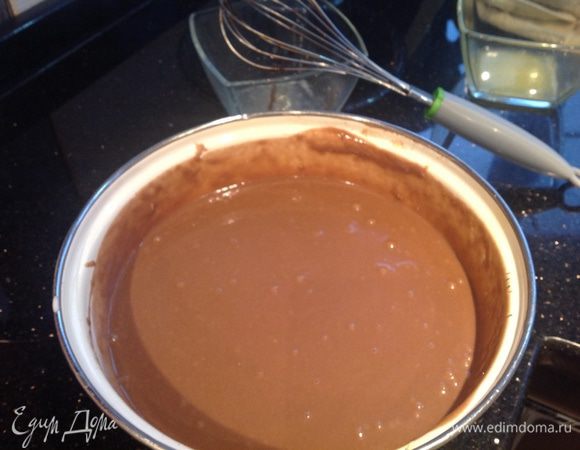 Добавьте в тесто и все хорошо взбейте.