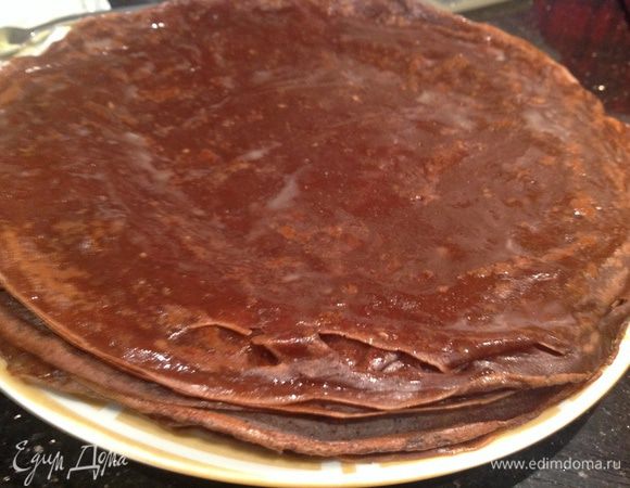 Пожарьте блины на раскаленной сковороде смазанной растительным маслом.