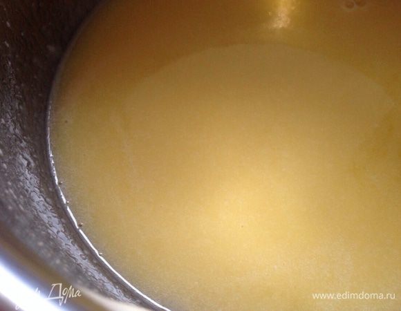 Масло растопить и добавить к печеночной смеси.