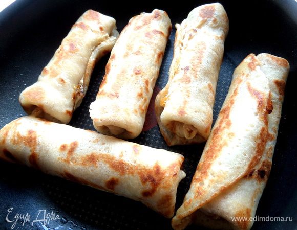 Теперь слегка их обжарим,поворачивая со всех сторон.