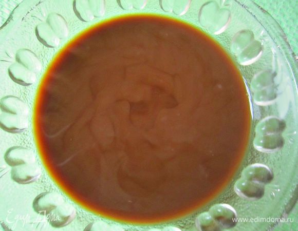 Сварить кофе. Перелить в пиалу, добавить сахар и молоко.