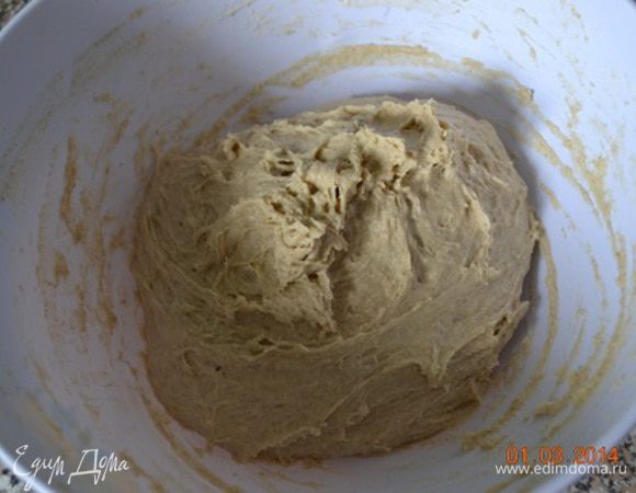 Замешиваем липкое нежное тесто, накрываем и оставляем в тепле на 1час 30 мин.