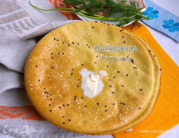 Ещё горячими чачохи смазываем кусочком сливочного масла.