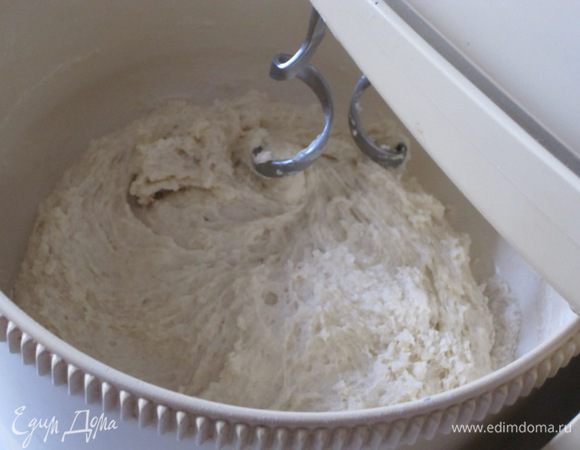 Смешать в миксере до получения мягкого шарика теста.
