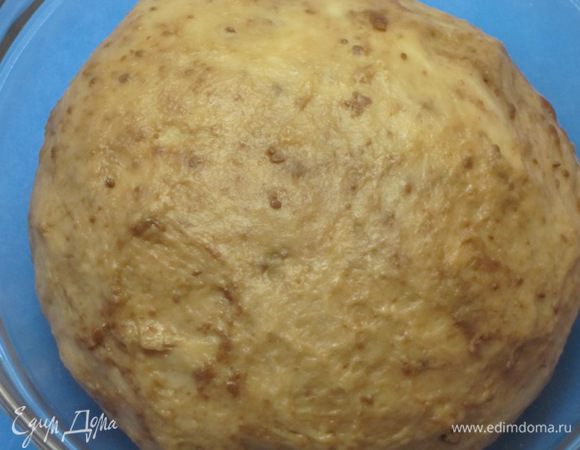 Переложить в миску, накрыть полотенцем, поставить в тёплое место на 30 минут.