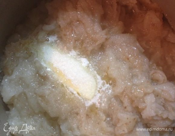 Затем перекладываем в жаропрочную посуду, добавляем масло и сахар по вкусу ( можно и без него).