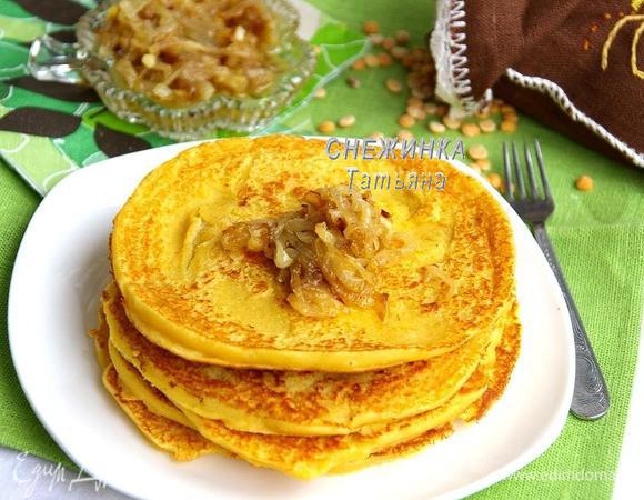 Подаём с луковым конфитюром.