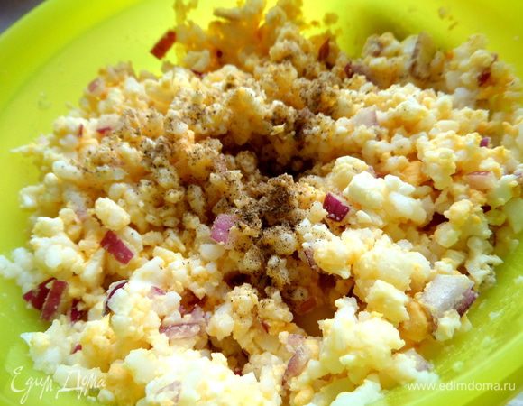 Поперчить,посолить по вкусу.