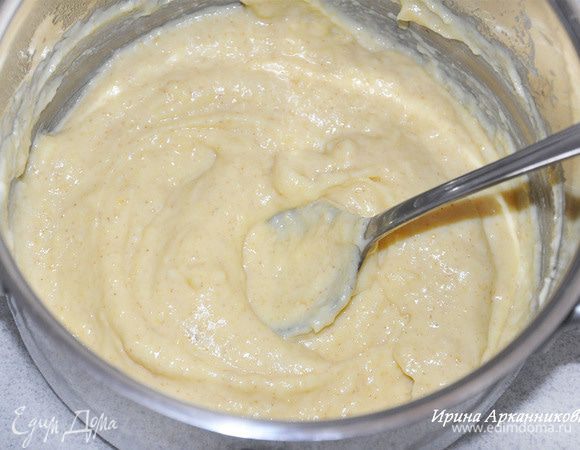 Для начинки смешать творог с яйцом, сахаром и ванилином. 