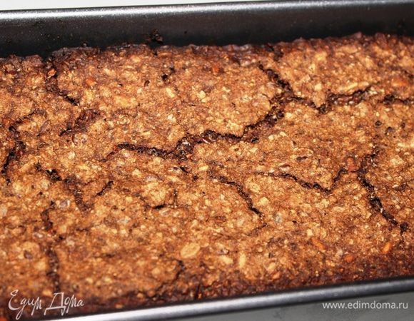 Духовой шкаф разогреть до 200 градусов. Выпекать хлеб 80 минут,  не менее (хотя на упаковке написано 60 минут). На хлебе образуется аппетитная хрустящая корочка.