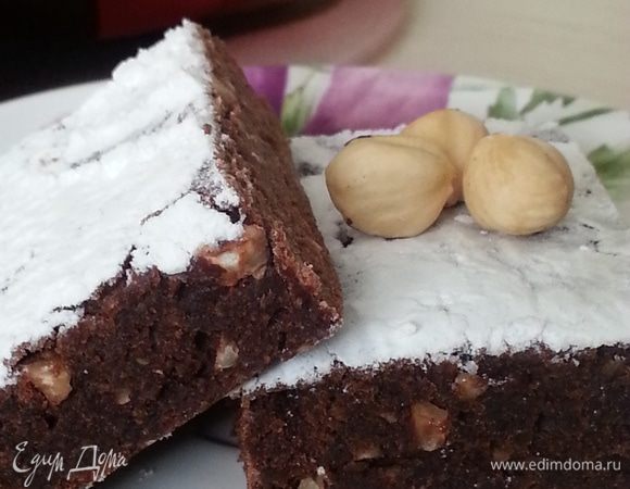 А можно утром, холодный брауни с горячем чаем или кофе.