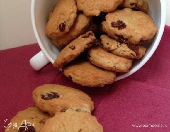 У меня получилось 32 штучки весом в полкило. 
Мягкое, в меру сладкое, немного тягучее печенье с приятным сливочным вкусом и ароматом и едва ощутимым солоноватым послевкусием. Печенье на самом деле заслуживает внимания. Попробуйте!!!