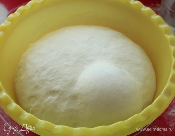 Поставить тесто расстаиваться  в теплое место на 1 час.