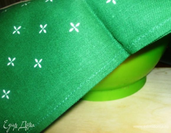 Накрыть полотенцем, оставить на столе на 12 часов.
