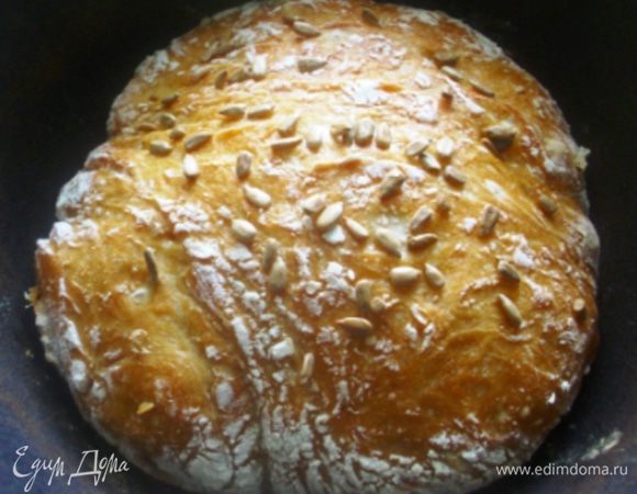 Вот он, красавец! Хлеб извлечь из формы и заботливо укутать полотенцем до полного созревания - остывания. 
