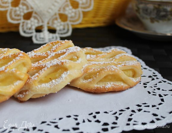 Можно посыпать сахарной пудрой, тогда они будут еще красивее. Приятного аппетита! Ну очень вкусно!