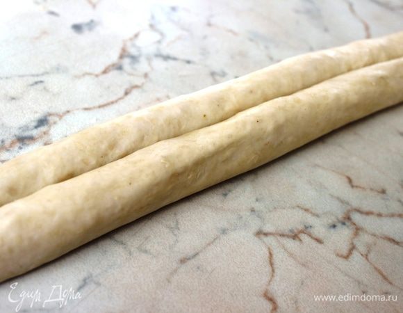 Скатать рулетиком с двух концов одновременно, навстречу друг другу