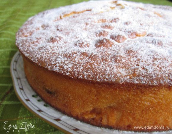 Выпекать в заранее разогретой до 160 градусов духовке 1 час 25 минут (до готовности). Посыпать сверху сахарной пудрой. 