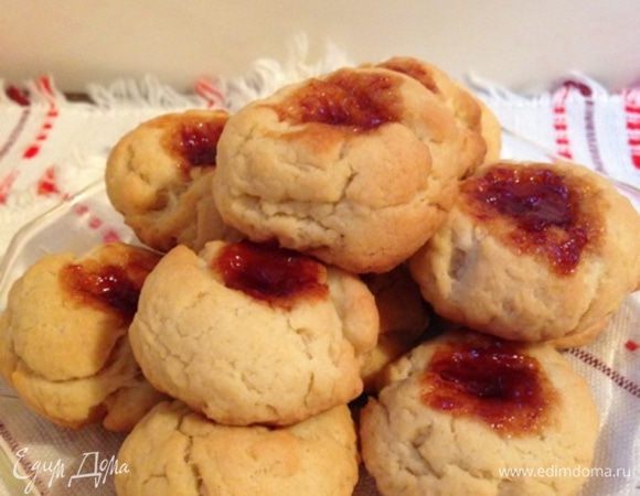 Выпекать в разогретой до 200 градусов духовке примерно 15-20 минут. Я выпекала 17.
Печенье получилось хрустящее, но не твердое, в меру сладкое, с приятным ароматом и вкусом. Мои домашние одобрили))) Угощайтесь!!!