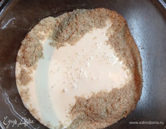 Вместо кефира можно использовать любой кисломолочный продукт. Вместо сливочного масла - маргарин. Чтобы получить овсяную муку - достаточно измельчить овсяные хлопья.
У меня каша белорусского производителя, она в виде хлопьев, безмолочная и без сахара (для первых прикормов). Другие каши по консистенции немного отличаются, я из них не пробовала печь, т.к. их моя доча уже съедала полностью, но думаю, что из них печенье получится еще вкуснее, особенно на молочных с фруктами. 
Здесь у меня "смесь злаков". Еще хочу сказать, что из гречневой получаются печенья с выраженным гречневым вкусом, так что они на любителя.