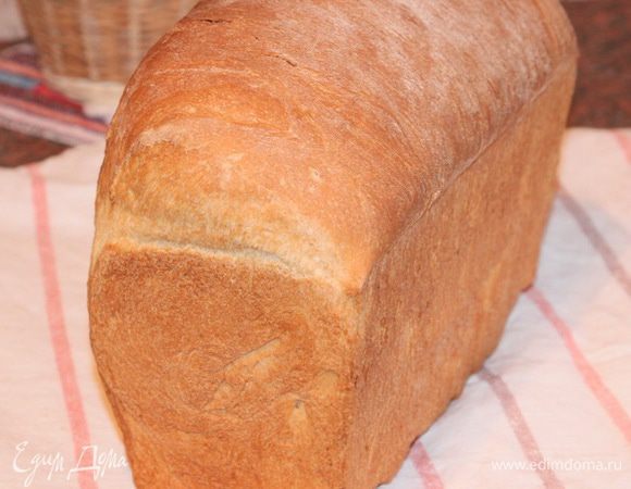 Отправляем в разогретую до 200 градусов духовку. Выпекаем при 200 градусах 15 минут, затем при 175 еще 25 минут. Хочу предупредить - ориентируйтесь по своей духовке. Вот такая буханка хлеба у меня получилась - 875 грамм. Оставляем на решетке остывать, лучше до полного остывания. Но вряд ли получится, так что хотя бы на полчасика.