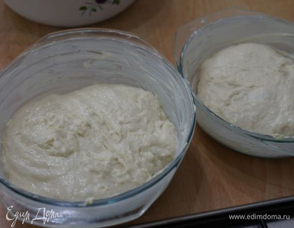 Выкладываем вилками тесто, ставим в теплое место подходить еще 20-30 минут.