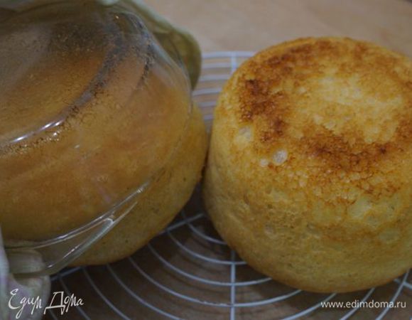 Опрокидываем на решетку буханки, чтобы остыли. Готово!