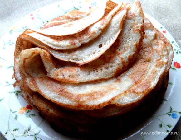 Блины несколько раз за Масленицу я заводила вот по этому рецепту: http://www.edimdoma.ru/retsepty/64667-drozhzhevye-bliny-s-lukovo-syrnoy-nachinkoy  
Последний раз их пекла в воскресенье!