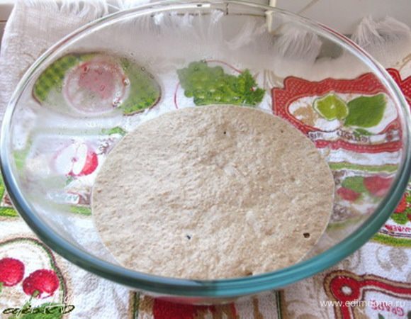 Через 18 часов закваска выглядит так.
Готовую закваску хранить в холодильнике, ее хватит еще на 4-5 буханок хлеба.