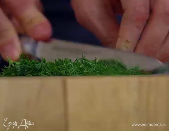 Укроп мелко порубить.