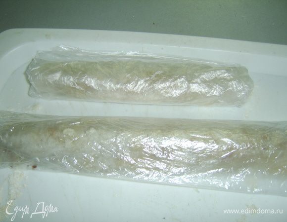 Положить рулет в холодильник на 7-8 ч.