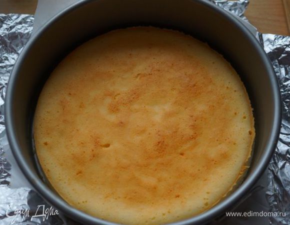 Вылить вишневый слой на японский чизкейк (в ту же форму), оставить в холоде.