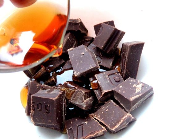 Добавим рюмку любого ароматного ликёра (ореховый тоже подойдёт!).