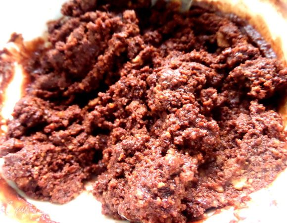 Варим на бане,помешивая,до однородного состояния. Немного остудить, чтобы было легче лепить)))