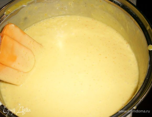 Если не боитесь, можно немного взбить до однородности миксером. Но аккуратно - не переусердствуйте, чтоб сметана не перевзбилась. Оставляем до востребования.