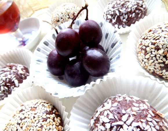 Всё,можно подавать))) Оставшийся виноград дополнит картину)))