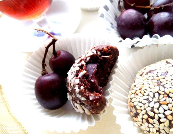 Такого пирожного хватает вполне на чашку кофе,а с начинкой можно ещё поэкспериментировать на Ваш вкус)))